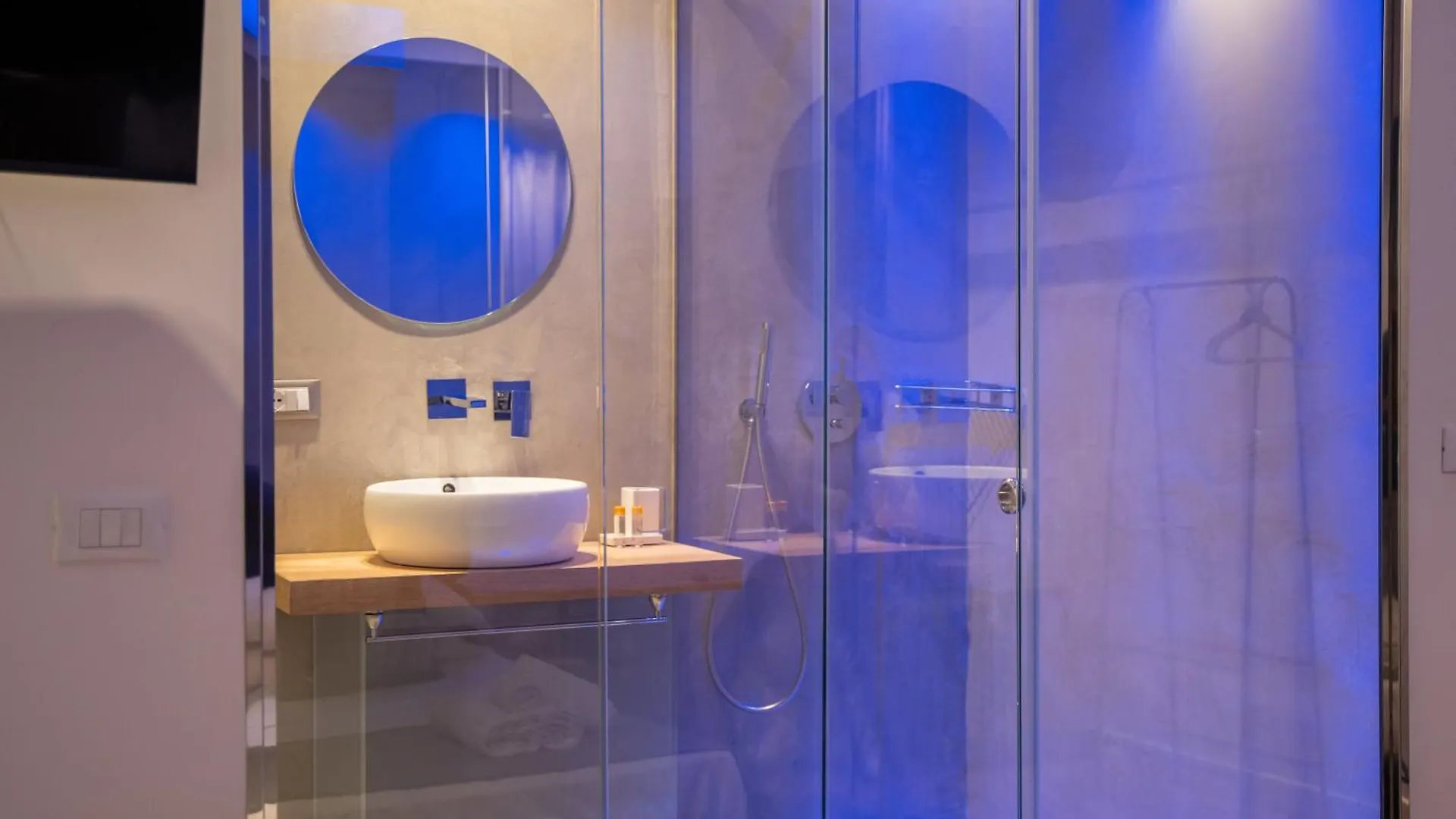 Four Luxury Suite Palermo Guest house